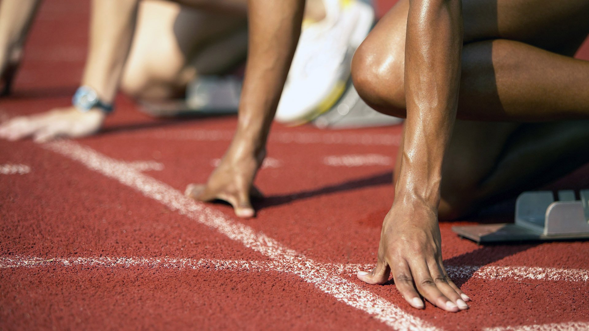 英超激烈角逐，豪门纷纷发力追榜首