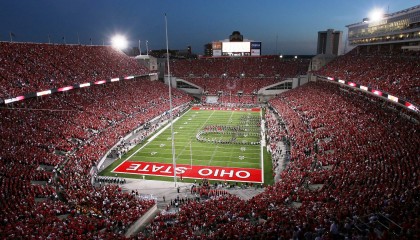 开云体育手机版下载-利物浦在欧冠中稳步前行，追逐冠军梦想